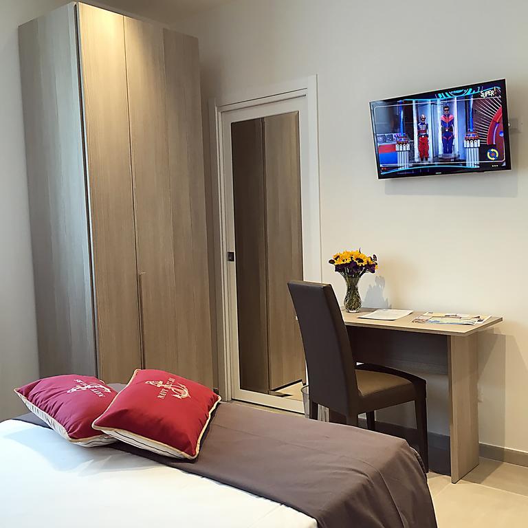 Quattro Stelle Al Porto Guest House Civitavecchia Eksteriør billede