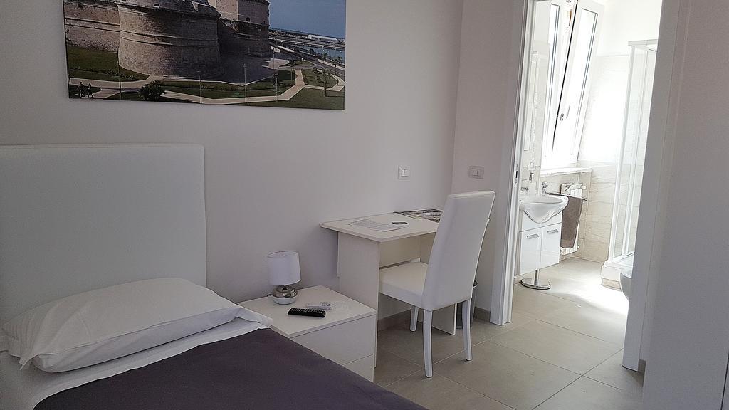 Quattro Stelle Al Porto Guest House Civitavecchia Eksteriør billede