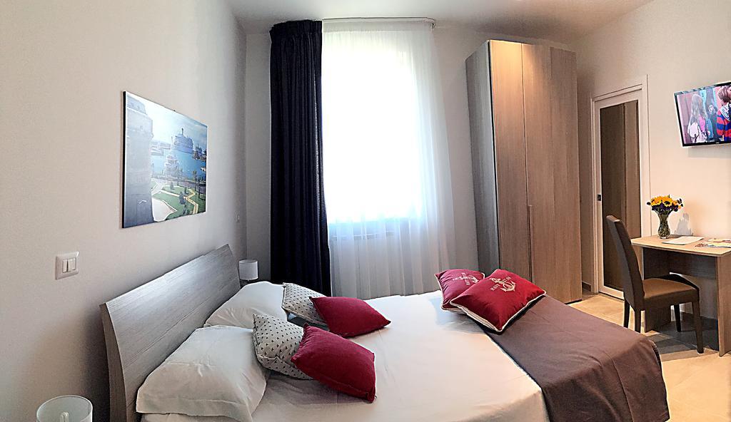Quattro Stelle Al Porto Guest House Civitavecchia Eksteriør billede