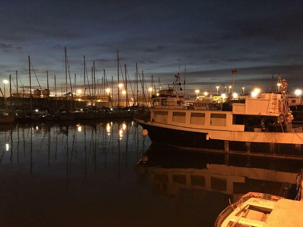 Quattro Stelle Al Porto Guest House Civitavecchia Eksteriør billede