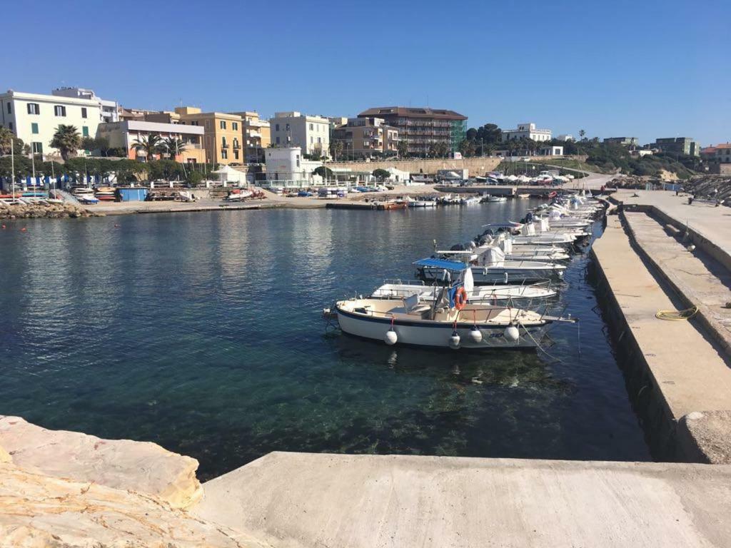 Quattro Stelle Al Porto Guest House Civitavecchia Eksteriør billede