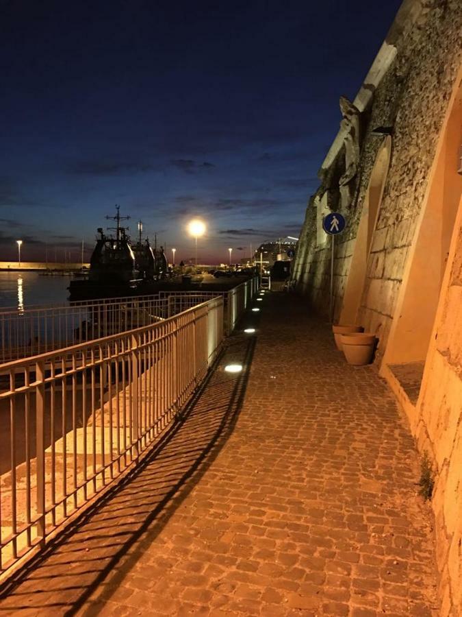 Quattro Stelle Al Porto Guest House Civitavecchia Eksteriør billede