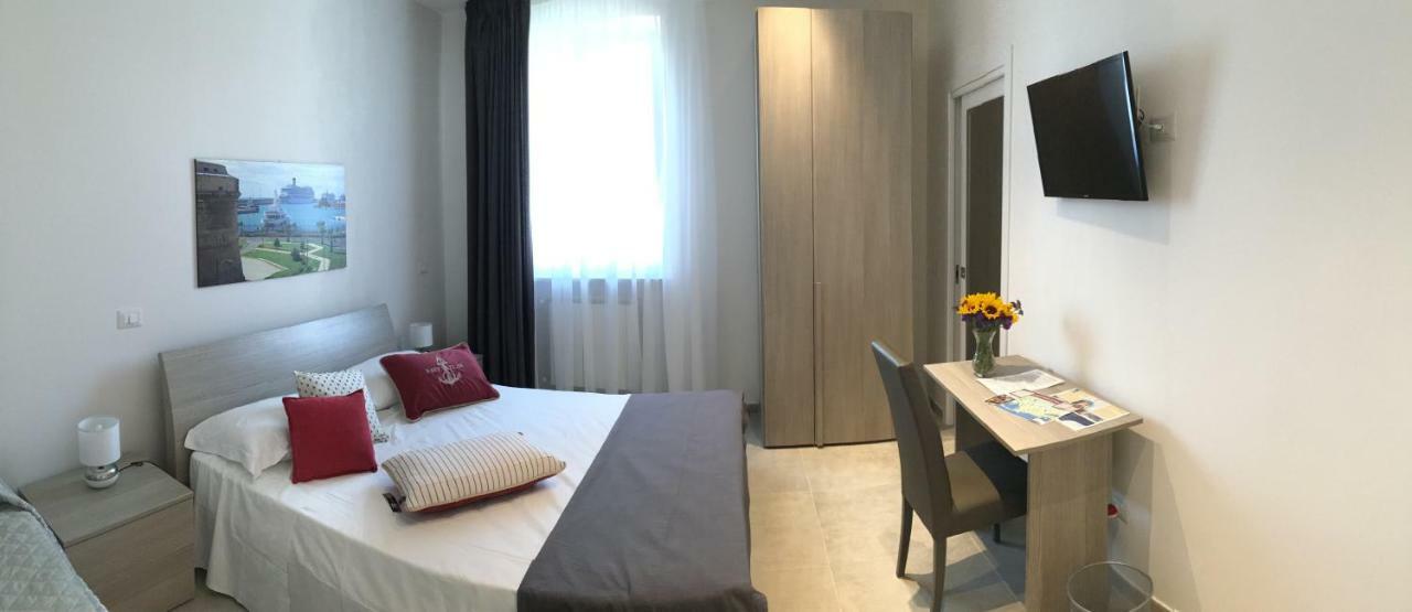 Quattro Stelle Al Porto Guest House Civitavecchia Eksteriør billede